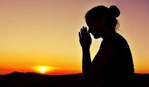 images (1) mulher orando