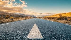 download estrada vazia ao amanhecer, representando jornada e esperança.