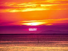 download (3) horizonte iluminado pelo nascer do sol após a escuridão.