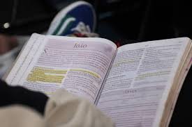 download (14) biblia aberta no livro de joão