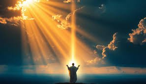 download Luz do amanhecer rompendo a escuridão, simbolizando esperança e chamado espiritual.